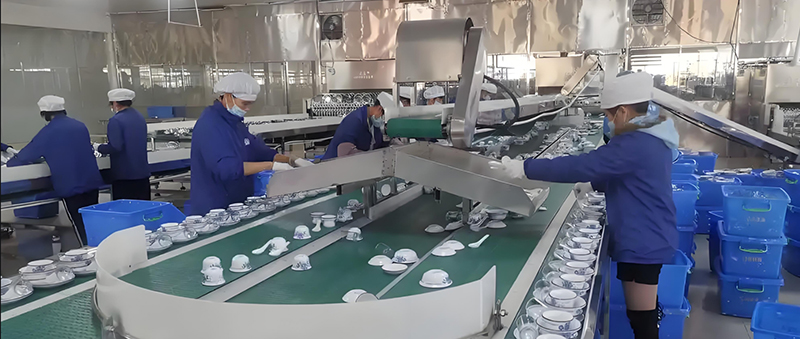 某密胺餐具車(chē)間